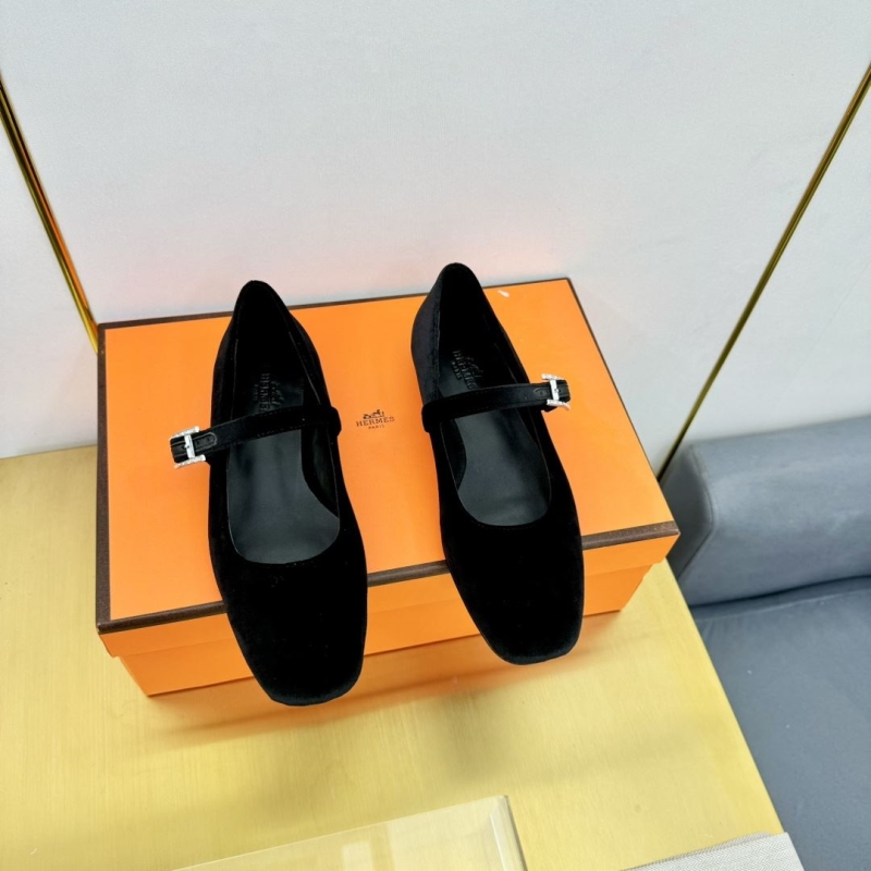 H**mes leather shoes